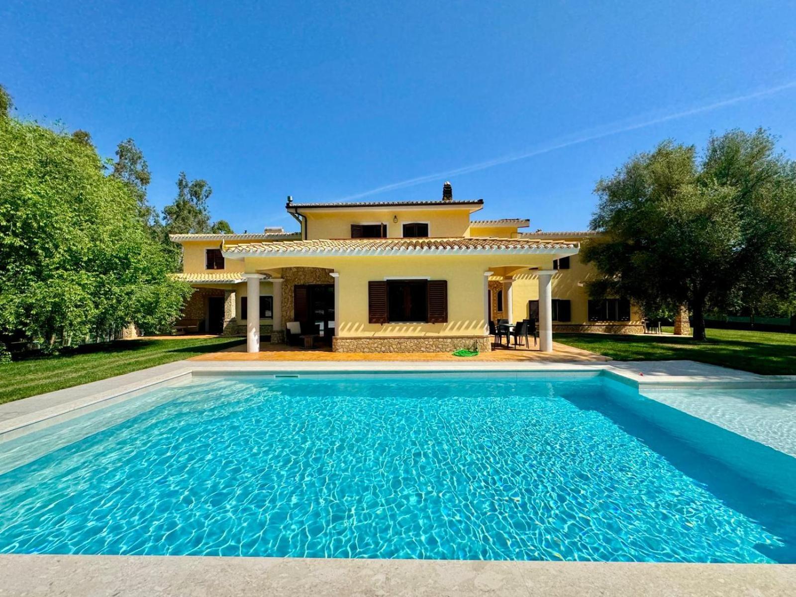 Villa With Pool Cardedu Ngoại thất bức ảnh