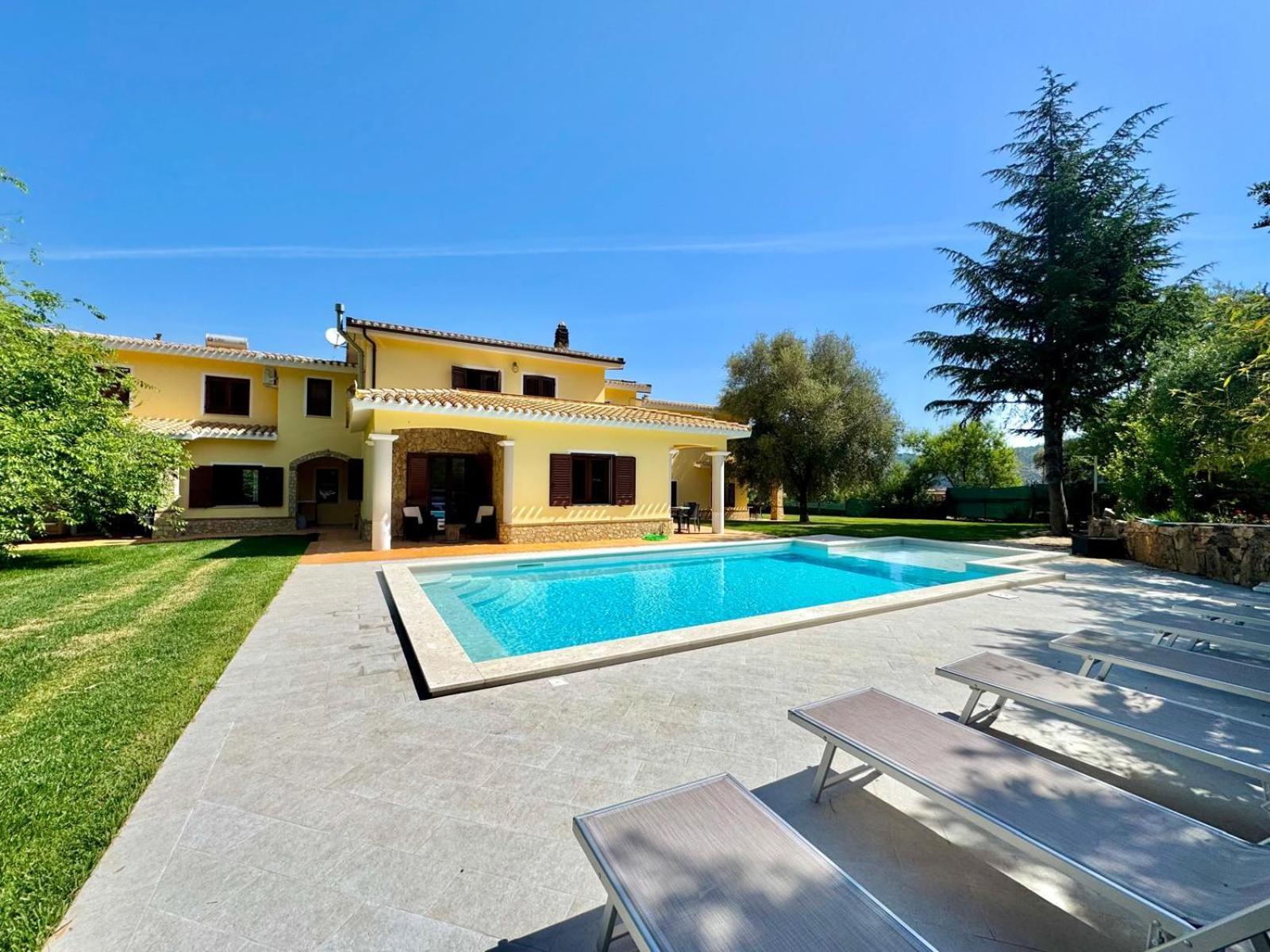 Villa With Pool Cardedu Ngoại thất bức ảnh