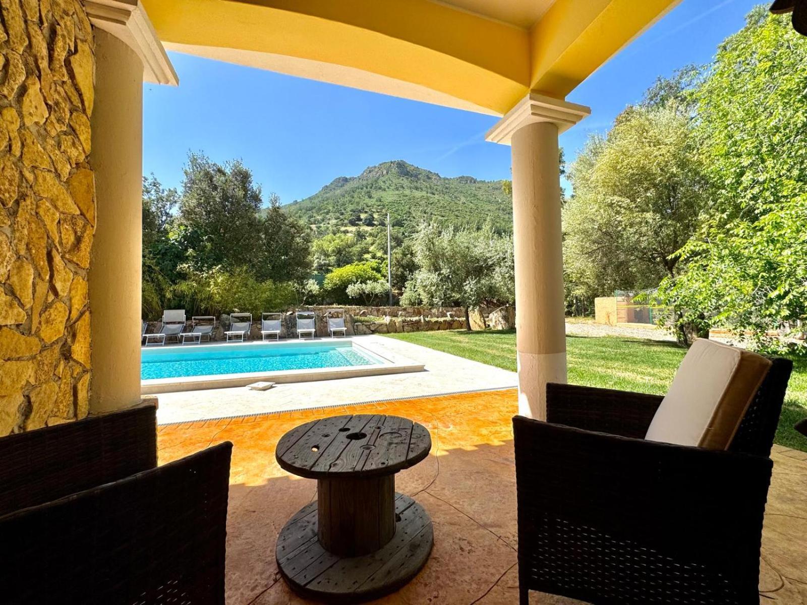 Villa With Pool Cardedu Ngoại thất bức ảnh