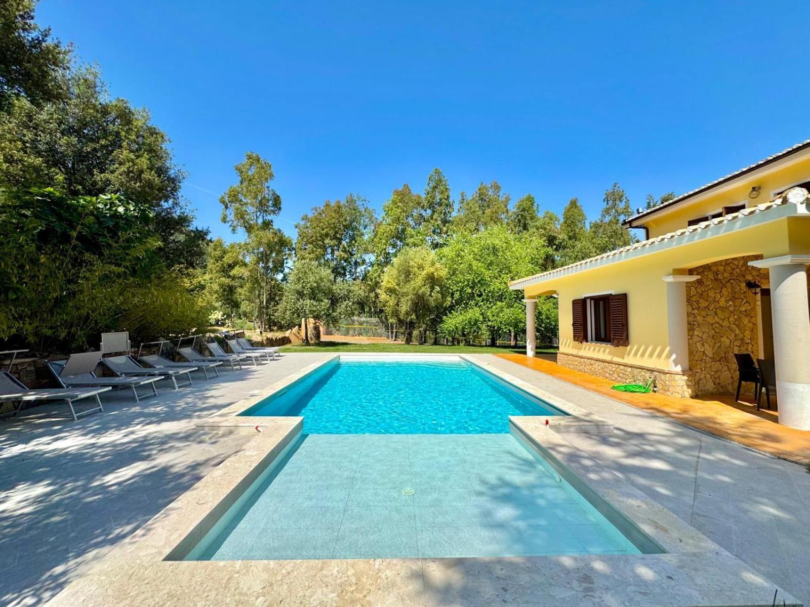 Villa With Pool Cardedu Ngoại thất bức ảnh
