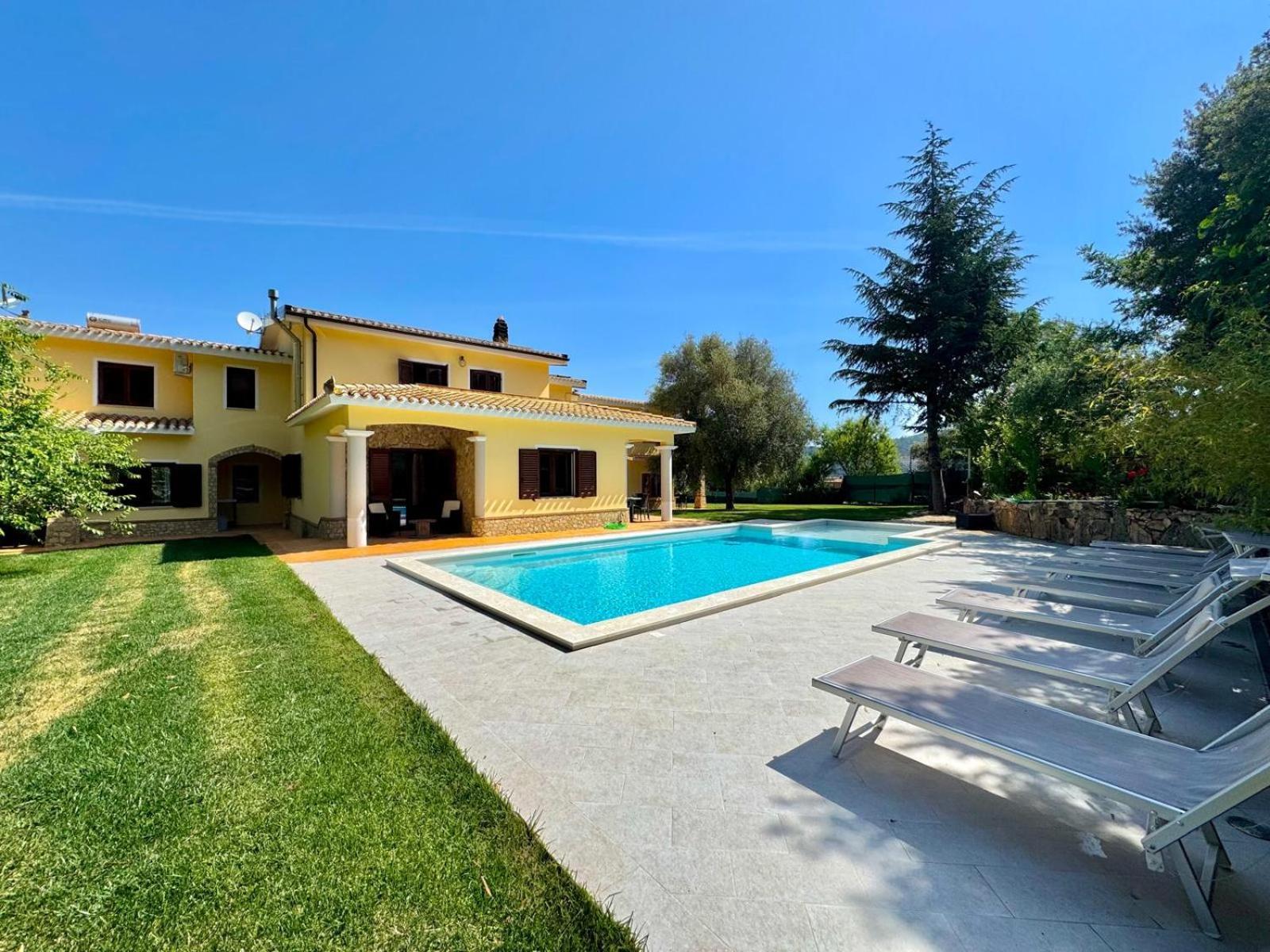 Villa With Pool Cardedu Ngoại thất bức ảnh